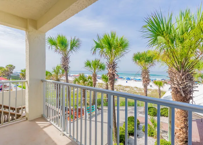 Beach hotel: Bikini Beach Resort